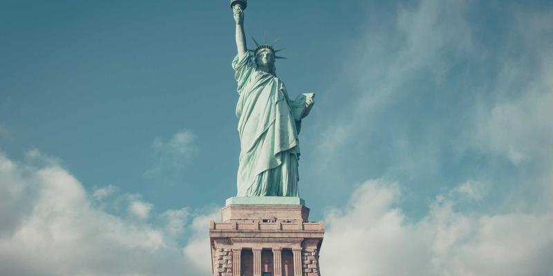 华都VIP专属特权：如何设计全球思想领袖深度对话的顶级礼宾服务